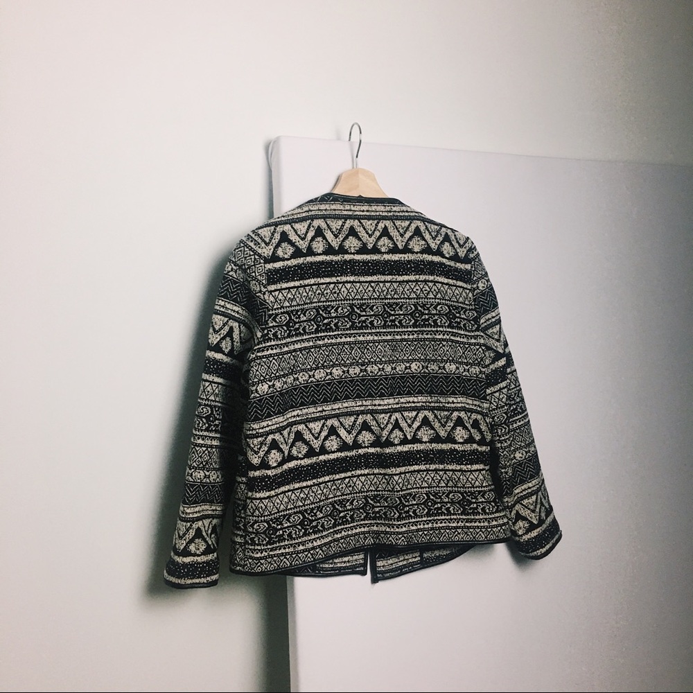 Loose Patterned Jacket - Picture 2 of 5